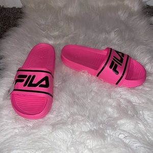 NWT neon pink Fila slides with black lettering.